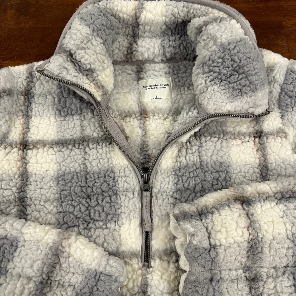 A&F pullover - Picture 2 of 2